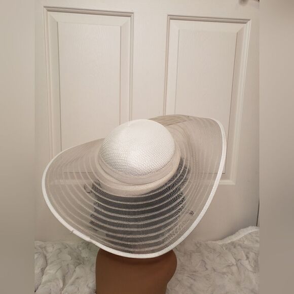 Hat   - Picture 5 of 9